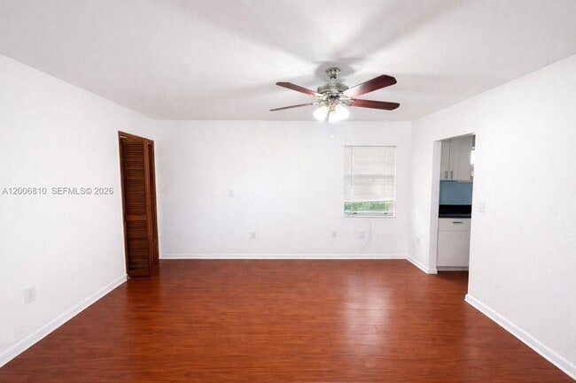 Building Photo - 3547 SW 24th St Unit Studio