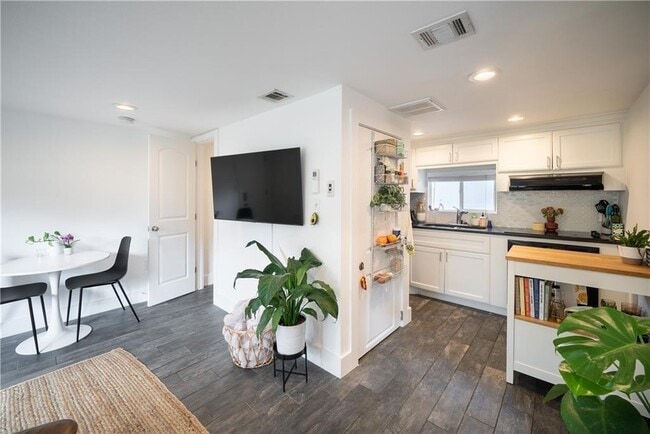 1119 Gunter St Unit B