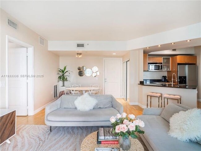 Photo - 480 NE 30th St Unit 480 NE 30th St  1103