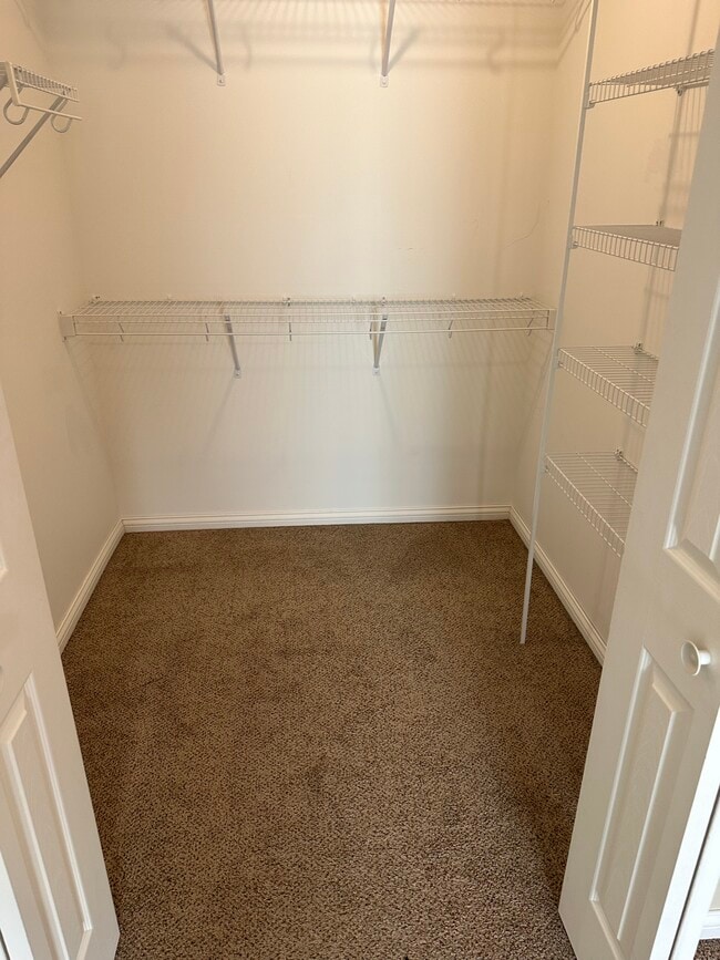 bedroom - 575 N Cartwright St Unit #5