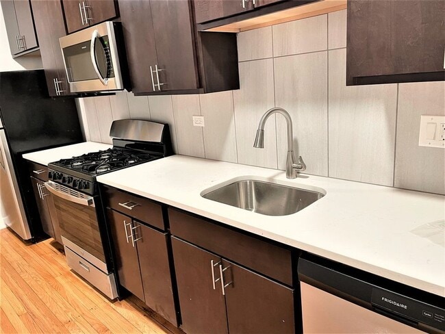 Building Photo - 4405 N Kimball Ave Unit 3F