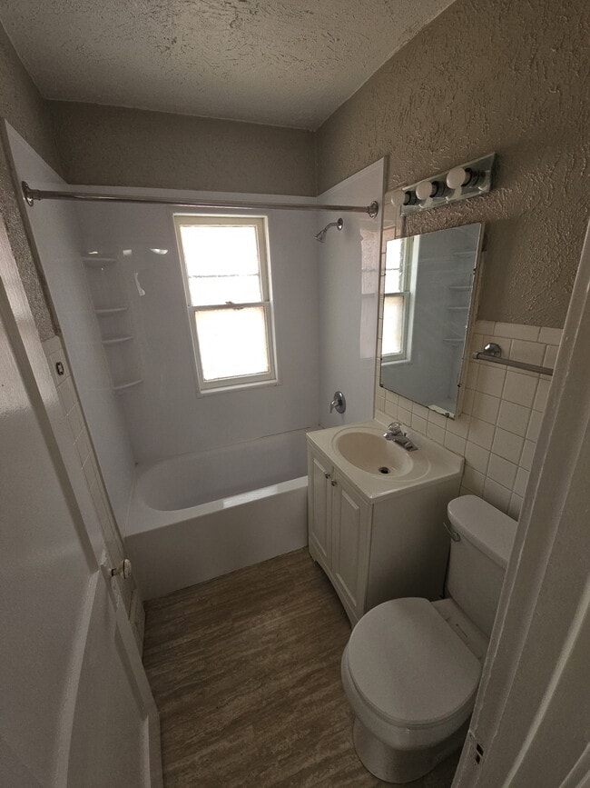 Photo - 1313 Evelyn St