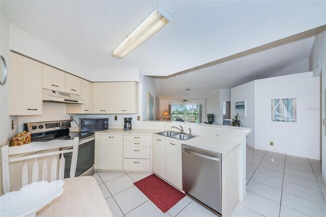 Photo - 6151 Bahia Del Mar Blvd S Unidad 220