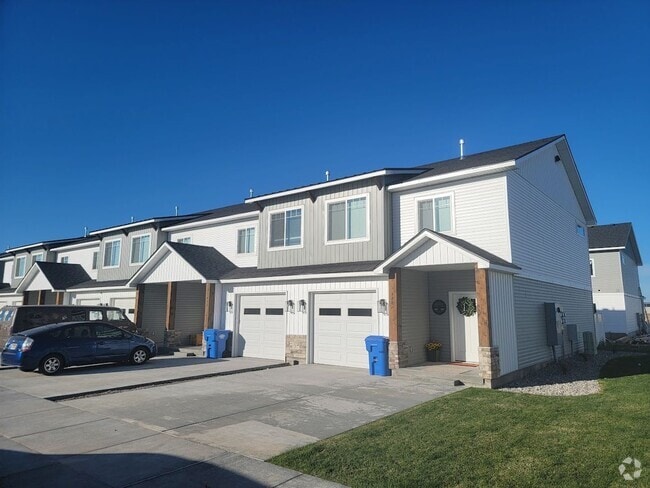 Building Photo - 3 bed 1 additional office space and 2.5 ba... Rental
