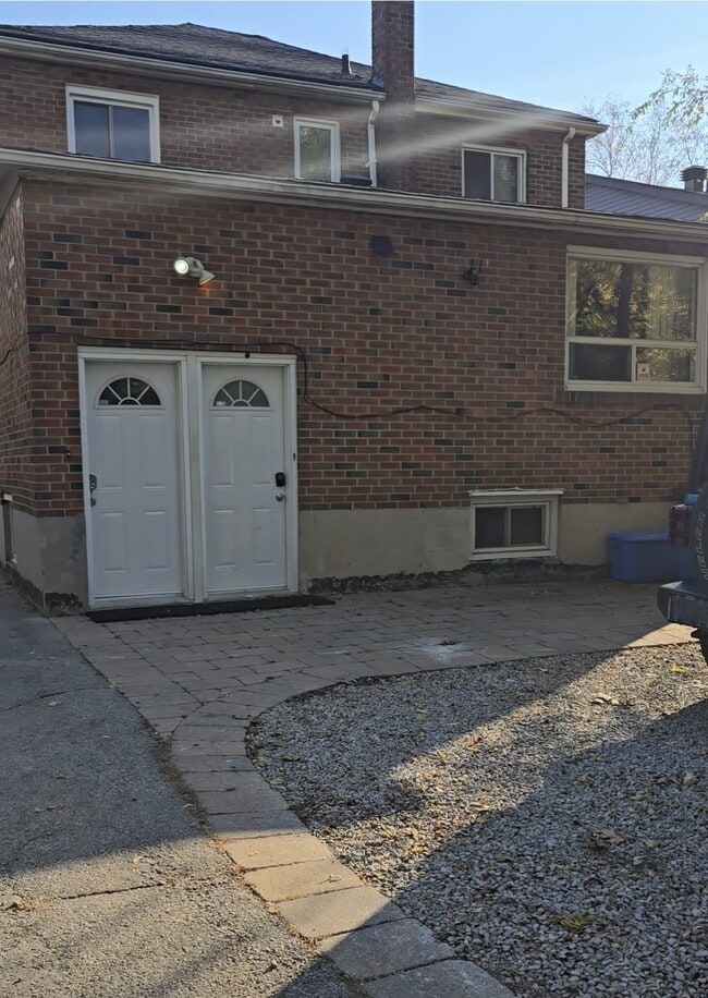 Photo - 46 Lippincott St W Unit Basement Apartment