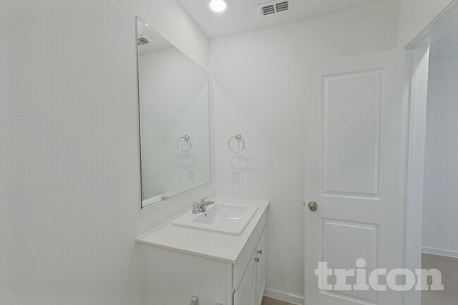 Photo - 831 Ginkgo Wy