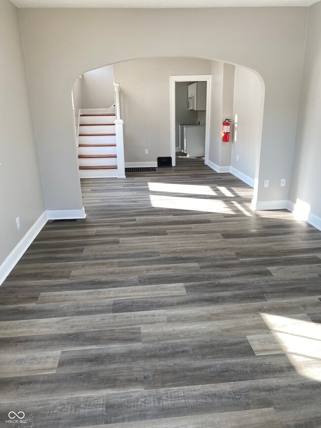 Photo - 2036 Singleton St