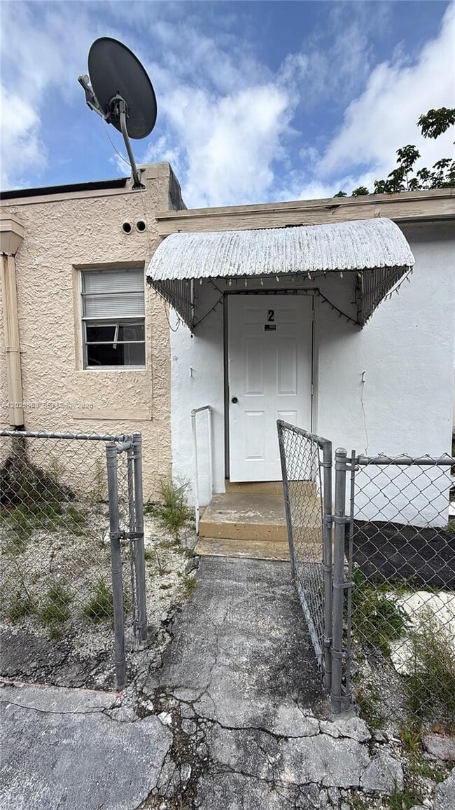 Building Photo - 1919 SW 2nd St Unit B