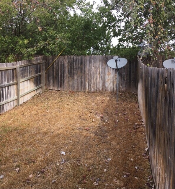 Photo - 2 BEDROOMS TOWNHOUSE STYLE WITH NEW STAINL...