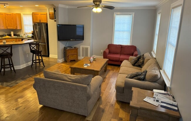 Photo - 457 N Spring St