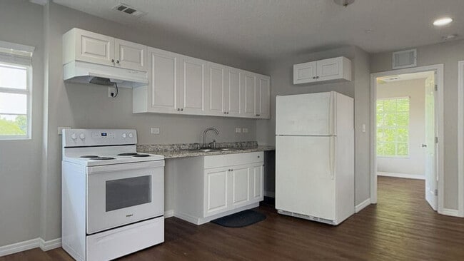 Photo - 425 F St