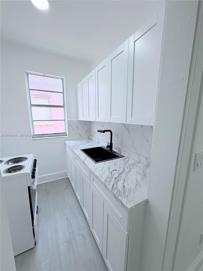 Photo - 1560 SW 5th St Unit 10