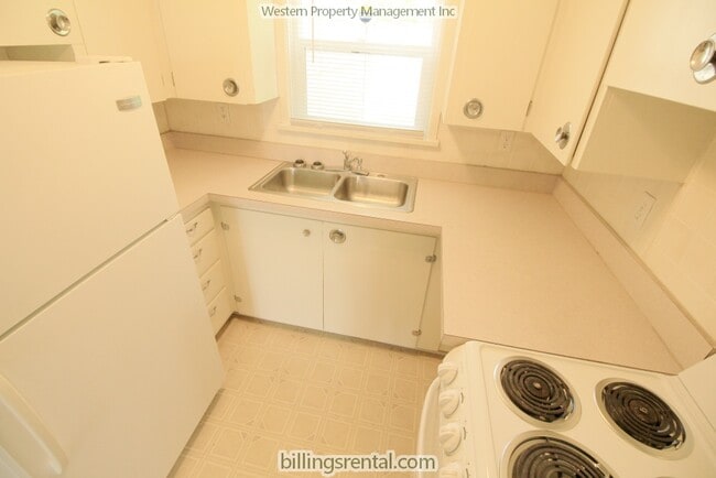Kitchen - 711 Avenue B
