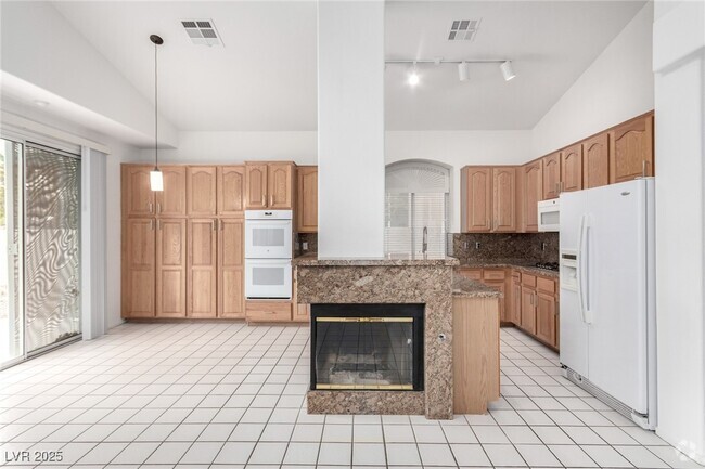 Building Photo - 2412 Shady Vista Dr Rental