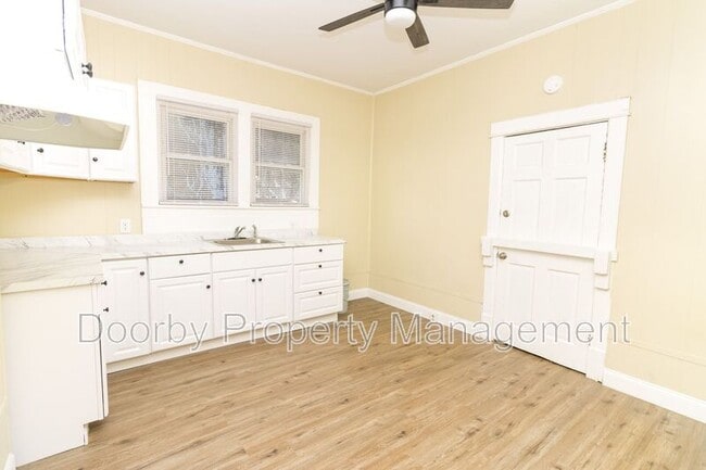 Photo - 2612 E 19th St