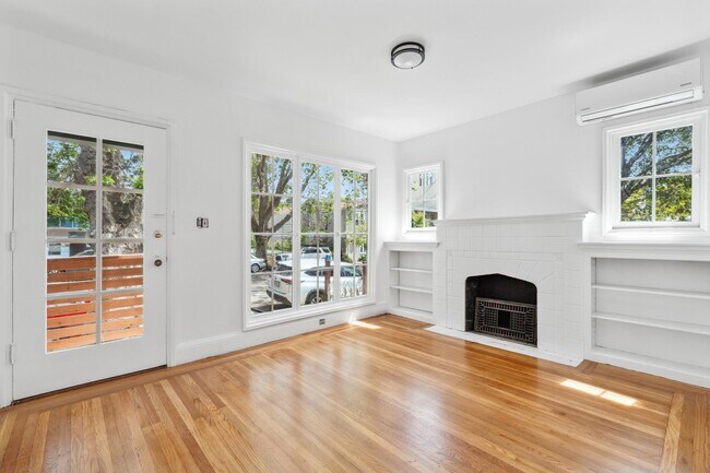 Photo - 1697 Hopkins St