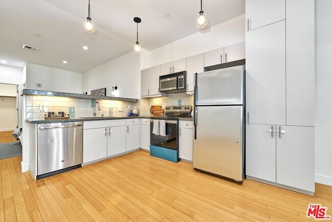Photo - 3810 Wilshire Blvd Unit 402