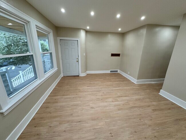 Photo - 63 Richelieu Ter Apartments Unit 1