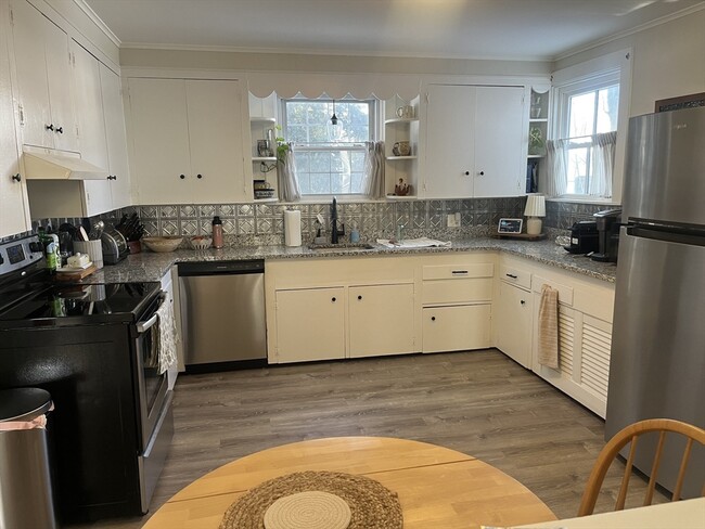 Building Photo - 105 Central St Unit 1