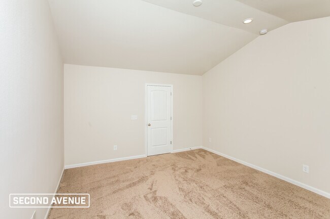 Photo - 308 Sundew Rd