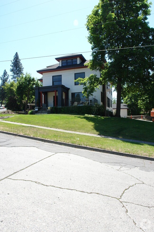 903 W 9th Ave