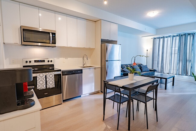 Photo - 859 The Queensway