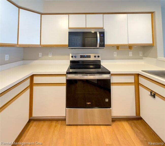 Photo - 1341 Millbrook Trail