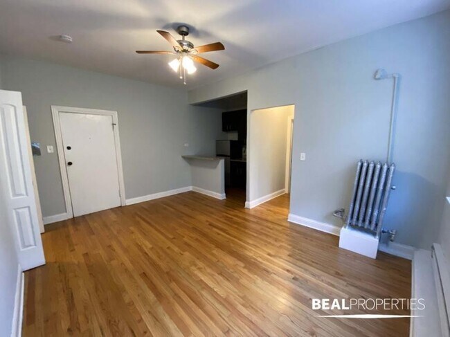 Building Photo - 1 bedroom in CHICAGO IL 60640 Unit 106