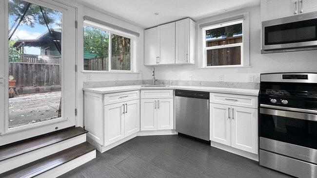 Building Photo - Private Gated Studio with Shared Backyard | Border of Emeryville & North Oakland