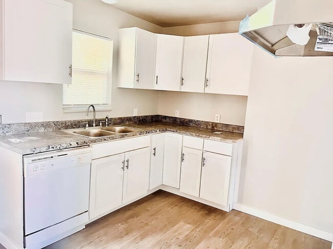 Photo - 1715 Essex Ave