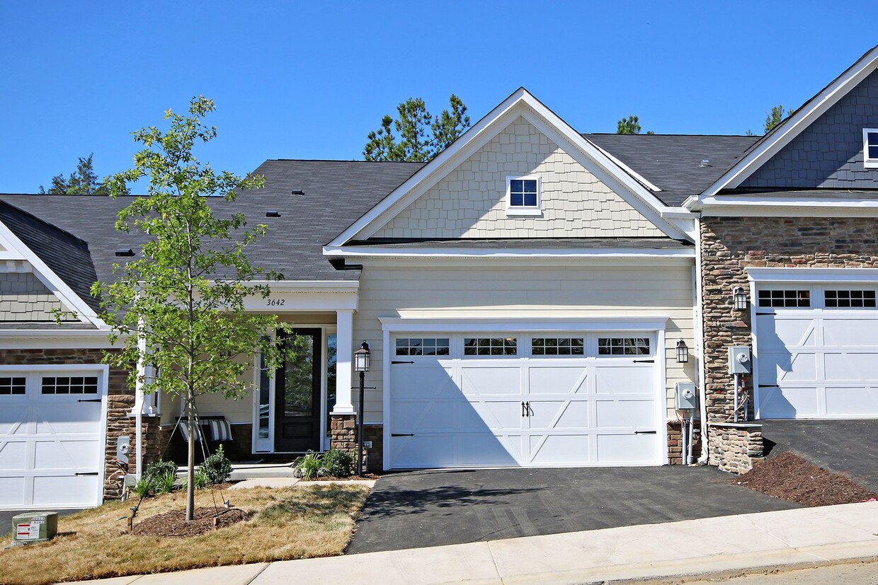 Avinity Townhome With Main Level Bedroom - Avinity Townhome With Main Level Bedroom