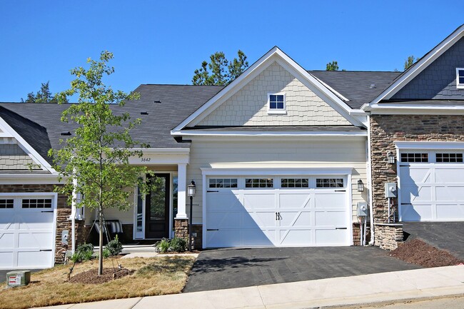Avinity Townhome With Main Level Bedroom - Avinity Townhome With Main Level Bedroom