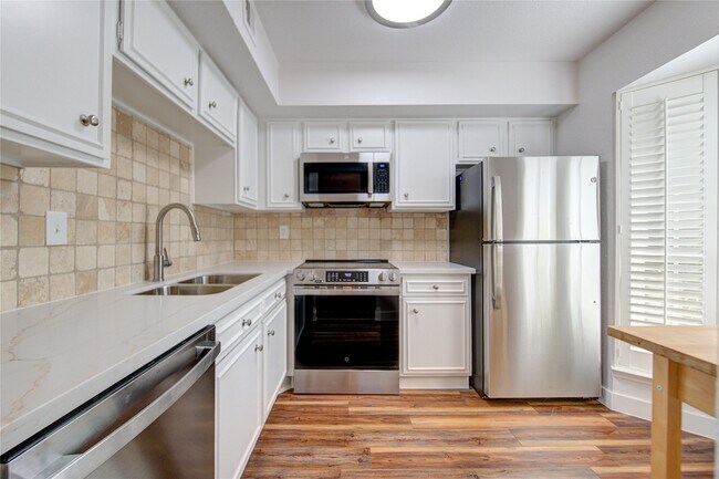 Photo - 2002 Gentryside Dr Unidad 117