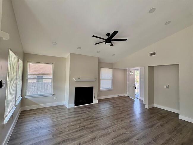 Photo - 1103 Stratford Cove