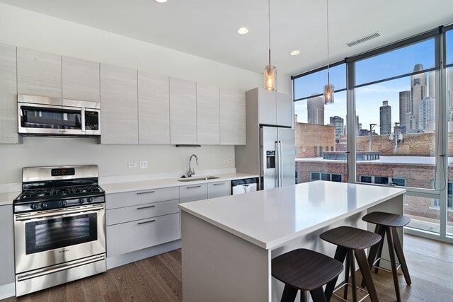 Photo - 858 N Franklin