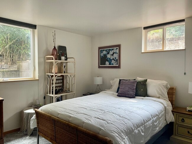 Building Photo - 9305 SW View Point Ter