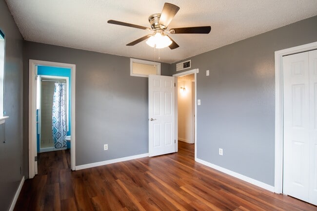 Photo - 1633 Stull Dr