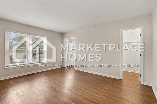 Photo - 2851 Akron St