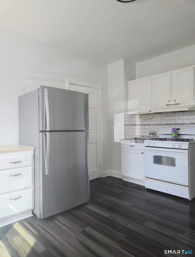 Building Photo - 183 Ely Ave Unit 1