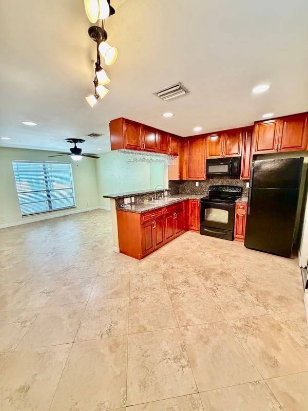 Building Photo - 1125 SE 6th Terrace