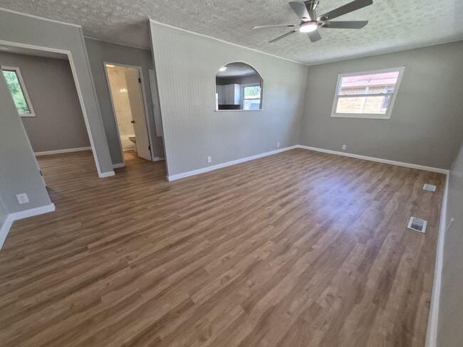 Photo - 464 Carol Dr