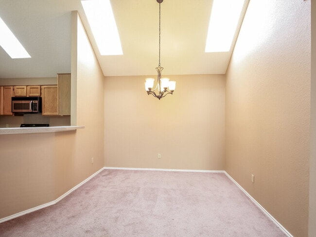 Photo - 913 Mossberg Ln