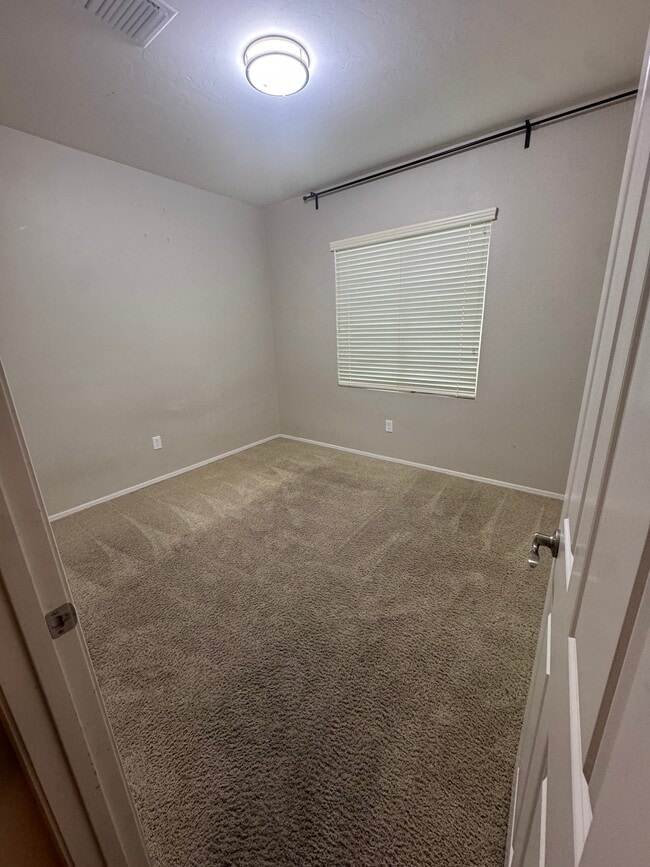 1172 E Madera Grove Ln