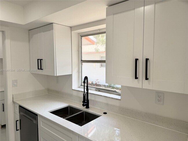 Photo - 890 SW 28th St Unit 2