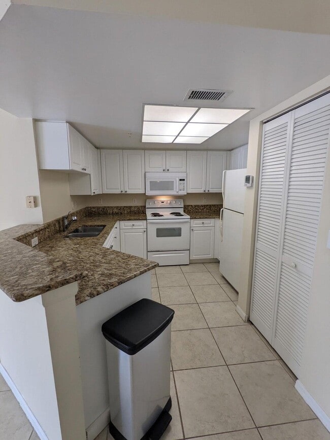 Photo - 1000 Crestwood Ct S Unit 1003