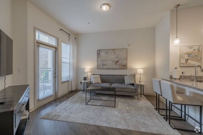 1BR, 1BA - The Concord - 675SF - Living Room - Avalon at Seven Springs