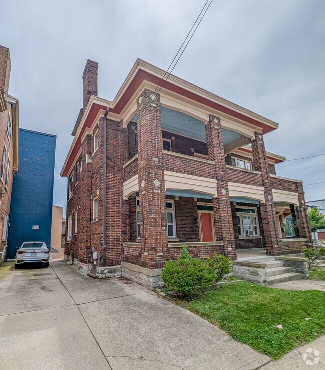Building Photo - 89 W McMillan St Unit 1st Floor Rental