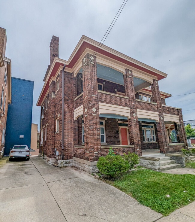 Building Photo - 89 W McMillan St Unit 1st Floor Rental