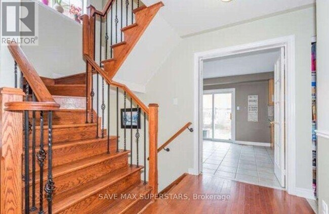 Photo - 12 Stable Gate