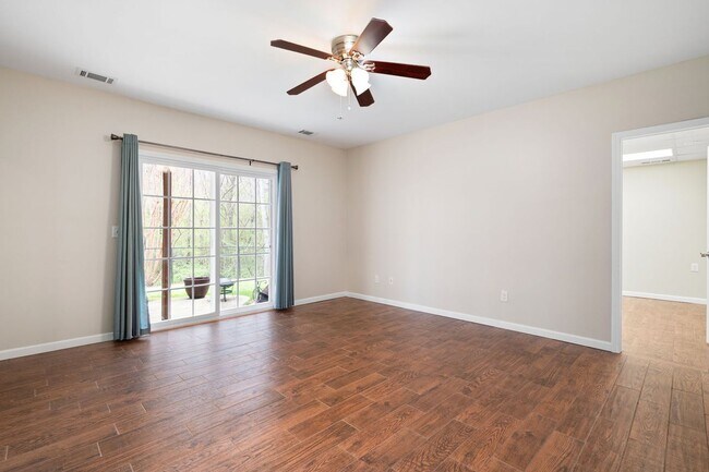 Photo - 1083 Soaring Way